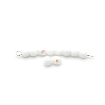 Kleine runde tschechische feuerpolierte Perlen - 4 mm - Chalk White AB