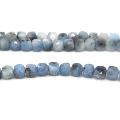 Facettierte Aquamarin-Würfelperlen, geschliffene Edelsteinwürfel - 4,5 mm - Devil Blue - 10 Stück