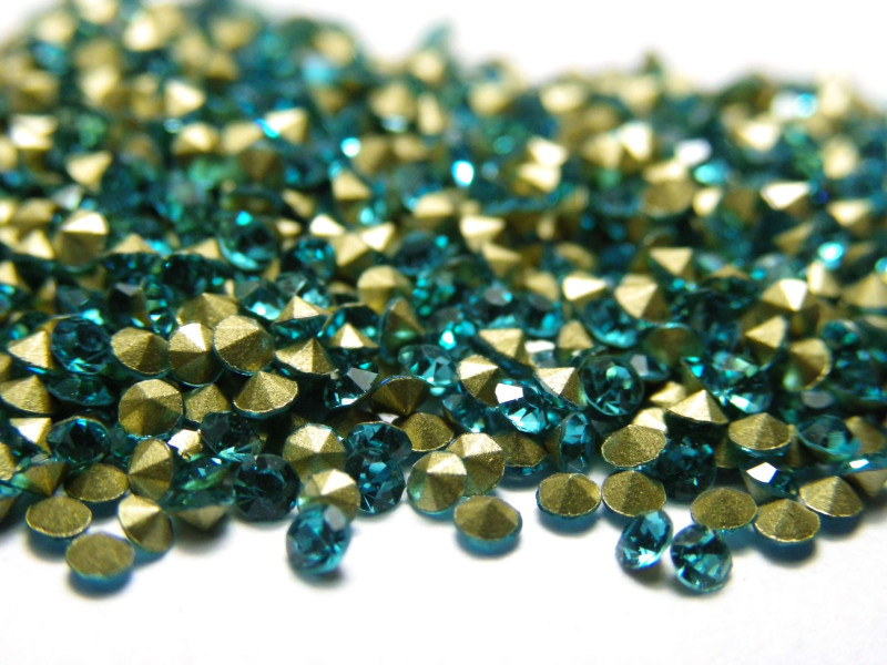 Strasssteine mit spitzer Rückseite, Chatons - 1,9 mm - Aquamarine (100 Stk.)