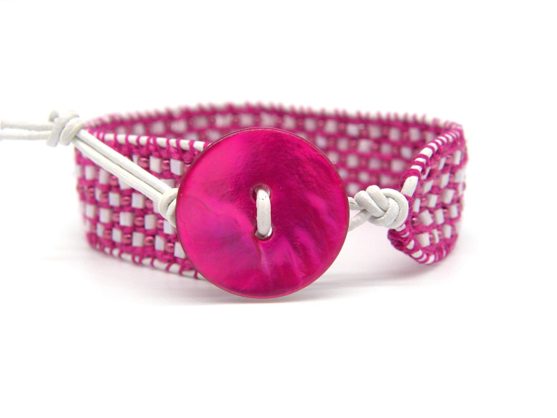 Hand-Made Buttoned Bracelet with Leather Cord and Real Shell Button (Pink/White)