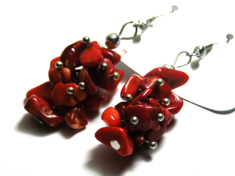 5 cm Gemstone chip dangling earrings - costume jewellery - red agate