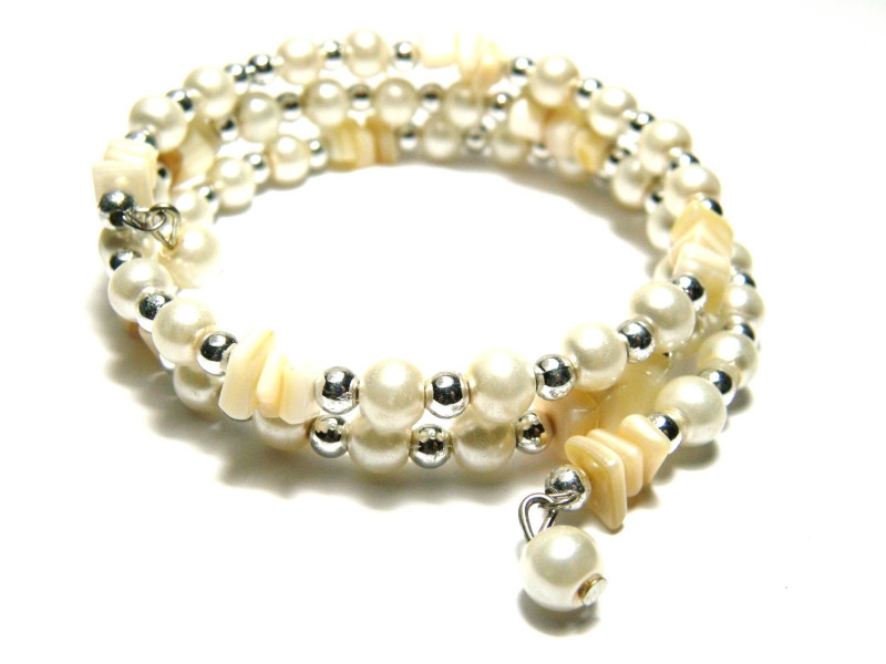 Round glass beads and gemstone chip wrap bracelet - medium size - mother of pearl