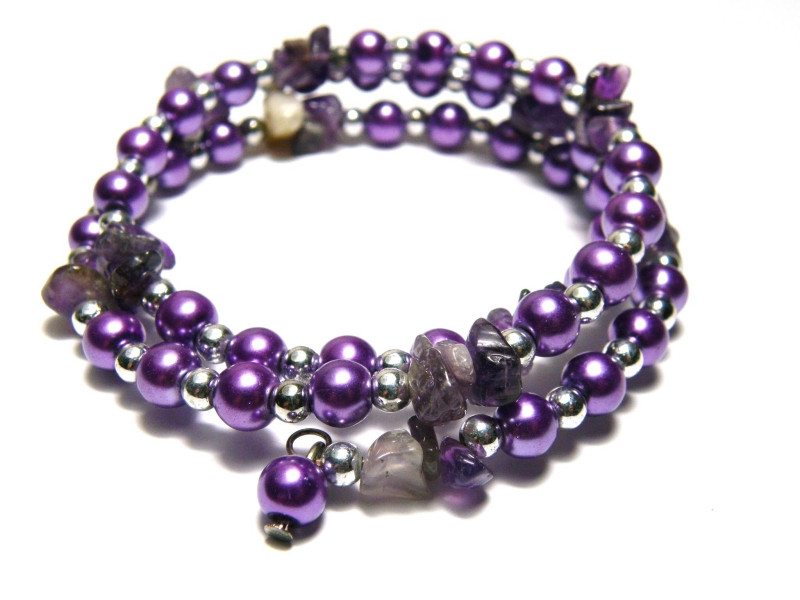 Round glass beads and gemstone chip wrap bracelet - medium size - amethyst
