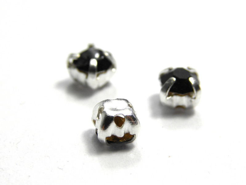 4 mm (SS16) Sew-on Crystal Montees Sew-on Rhinestones (20 Pc.) Silver/Jet Black
