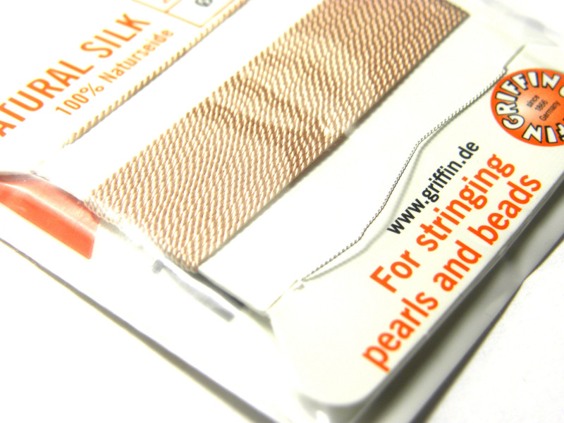 Griffin Natural Silk Bead Cord Perlseide mit Nadel - Hellrosa - 2 m