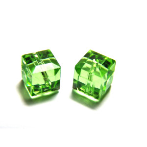 8 mm Swarovski® 5601 Würfel (2 Stk.) Peridot