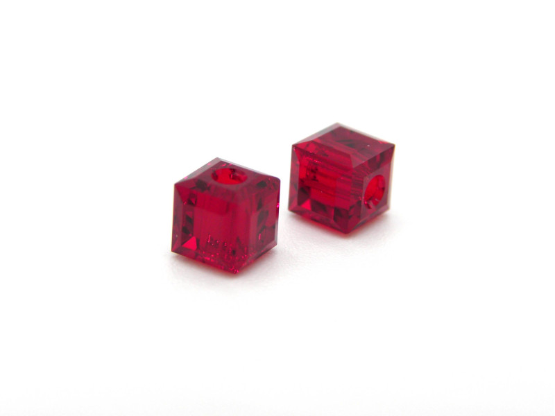 4 mm Swarovski® 5601 Würfel (4 Stk.) SIAM ROT