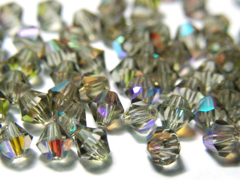 Tschechische MC Doppelkegelperlen, facettierte böhmische Kristallperlen - 4 mm - Black Diamond AB