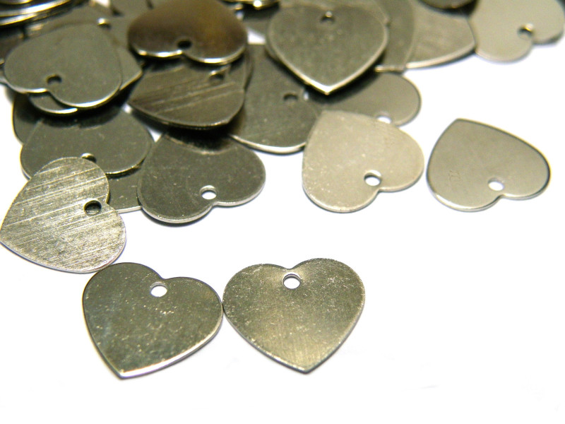 10x Herz Charm Anhänger aus Messing 10 mm - Platinsilber