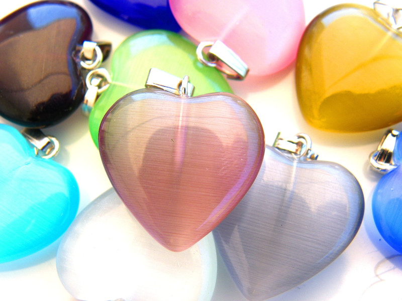 Large Cats Eye Glass Heart Pendant 20 mm