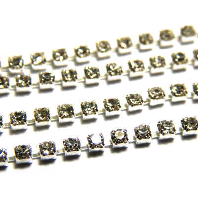 1 m Versilberte Strasskette aus Messing mit Kristallsteinen 2mm - Silber/Crystal