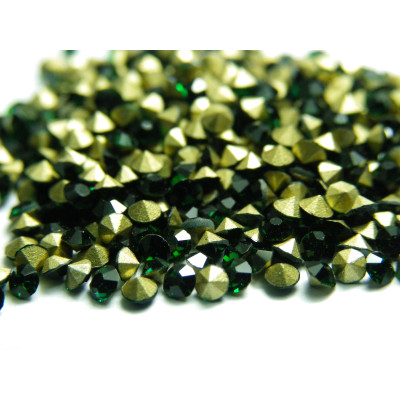 2.2 mm (7ss) Grade A Back-Foiled Glass Rhinestone Chatons (100 Pc.) Emerald (green)