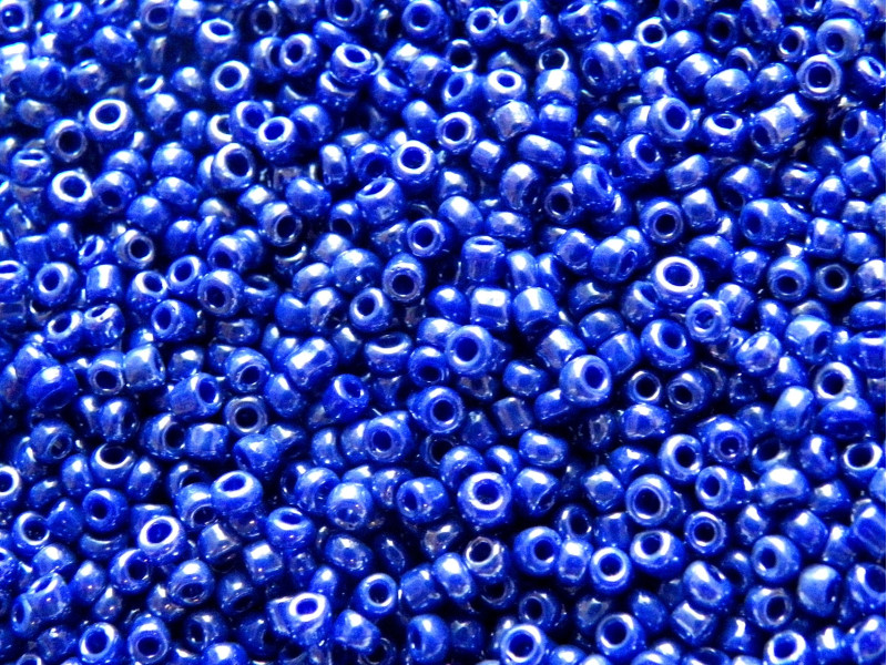 11/0 (2 mm) Round Glass Seed Beads, Round Rocailles - Blue Opaque Lustre - 15 g or 50 g