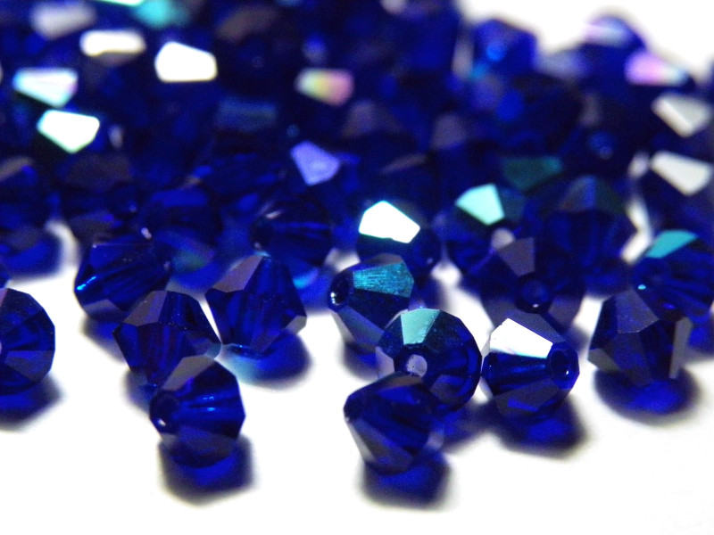 Kleine Tschechische Glas-Doppelkegelperlen - 4 mm - Kobalt-Blau AB