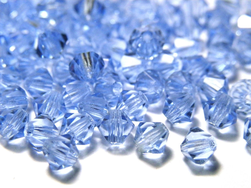 Kleine Glas-Doppelkegelperlen 4 mm - Light Sapphire