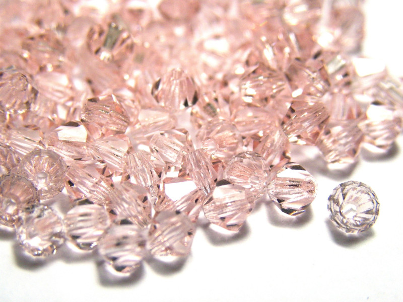 Tschechische MC Doppelkegelperlen, facettierte böhmische Kristallperlen - 4 mm - Rosaline