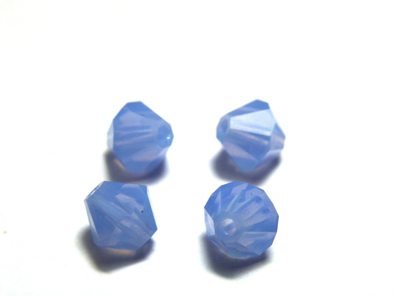 Tschechische Kristalldoppelkegel 6 mm - Sky Blue Opal