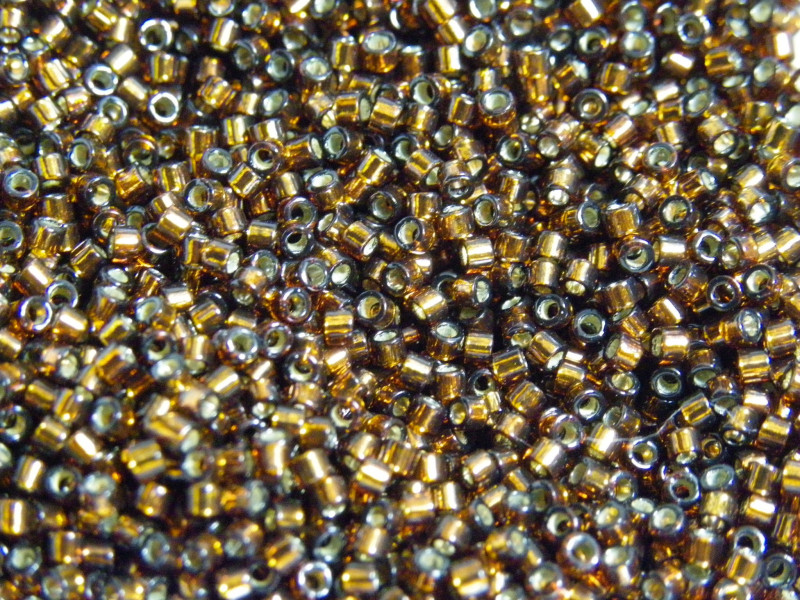 8 g Runde Miyuki Delica Perlen 11/0 (1,6x1,3mm) - Silverlined Smoke Topaz  DB 612