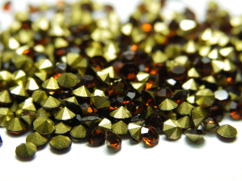 100 Pc. Grade AA Back-Foiled Glass Rhinestone Chatons - Foil-Backed Diamond Shape - Choice of Sizes - Coffee (Brown)