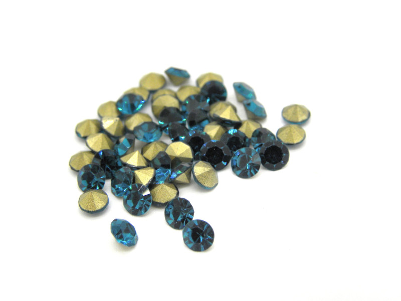 100 Pc. Grade AA Back-Foiled Glass Rhinestone Chatons - Foil-Backed Diamond Shape - Choice of Sizes - Blue Zircon