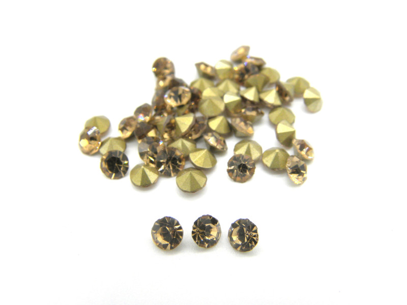 100 Stk. Klasse AA Glas-Chatons - Verschiedene Größen - Lt. Colorado Topaz