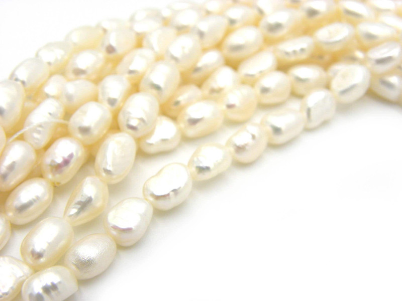 Barocke Reisförmige (Ovale) Süßwasserperlen 6 x 8 mm - Weiß (1 Strang mit ca. 43 Perlen)