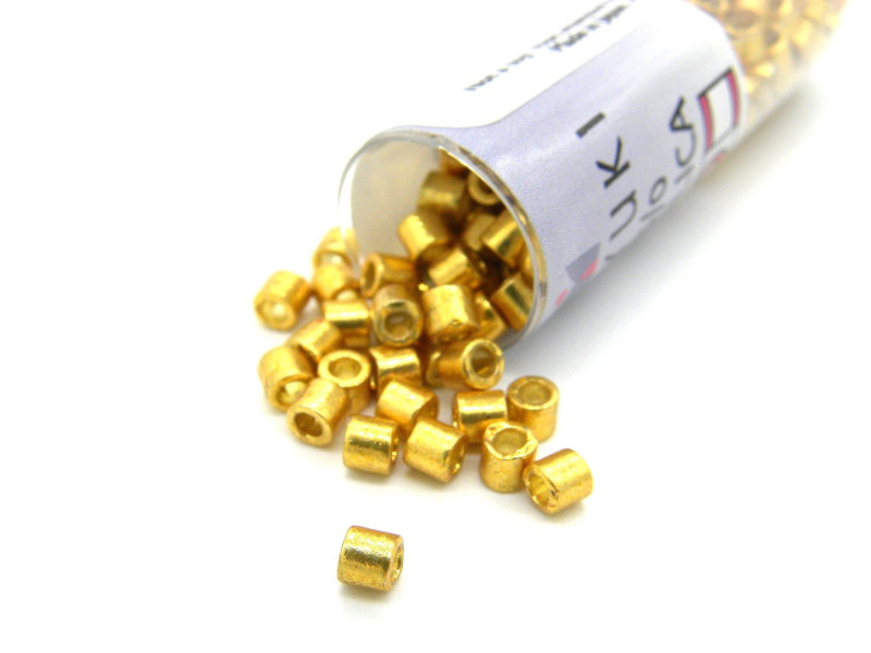 Gr. 8/0 (2,5 x 2,5 mm) Grosse Miyuki Delica Perlen (6,8 gr Röhrchen) - Duracoat Galvanized Gold (DB1832)