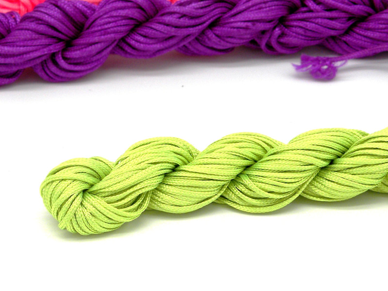 Makramee-Nylongarn, geflochtene Nylonschnur für Makramee-Schmuck, Garn für Shamballa-Armbänder - 0,8 mm - Hellgrün - 28 m