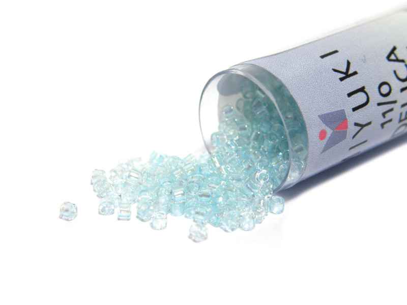 11/0 (1,6x1,3mm) Runde Miyuki Delica Perlen (7,2 gr Röhrchen) - Pearl Lined Glacier Blue AB DB1672