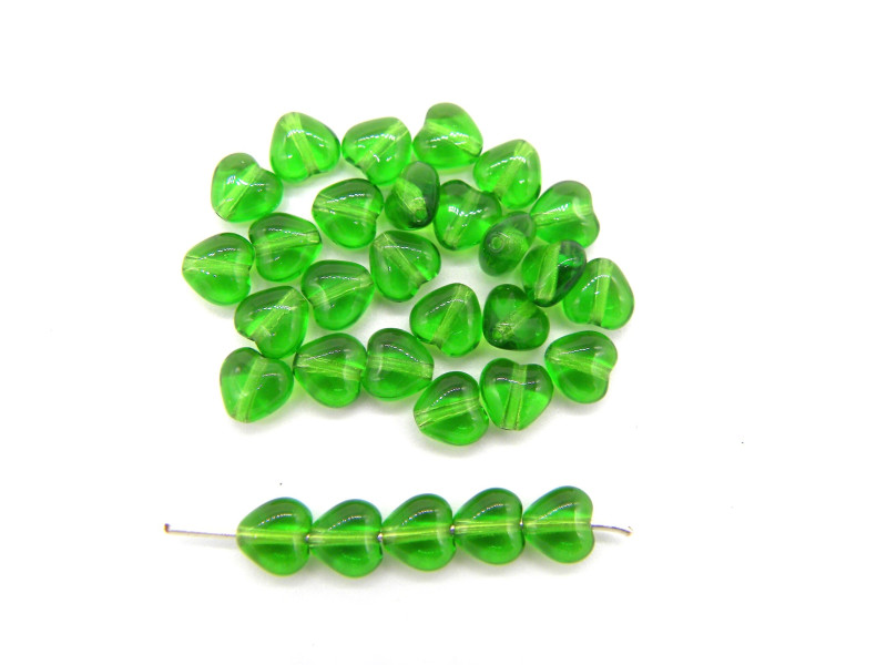 Traditionelle 6 x 6 mm Tschechische Herzperlen aus Glas - Medium-Emerald-Grün (20 Perlen)