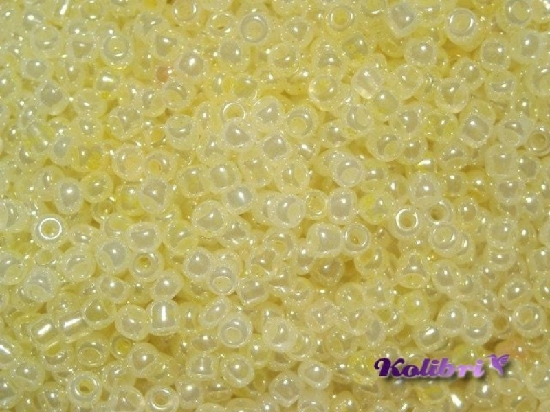 Rocailles 11/0 (2 mm) - Pastelgelb opak gelüstert - 15 gr od. 50 gr