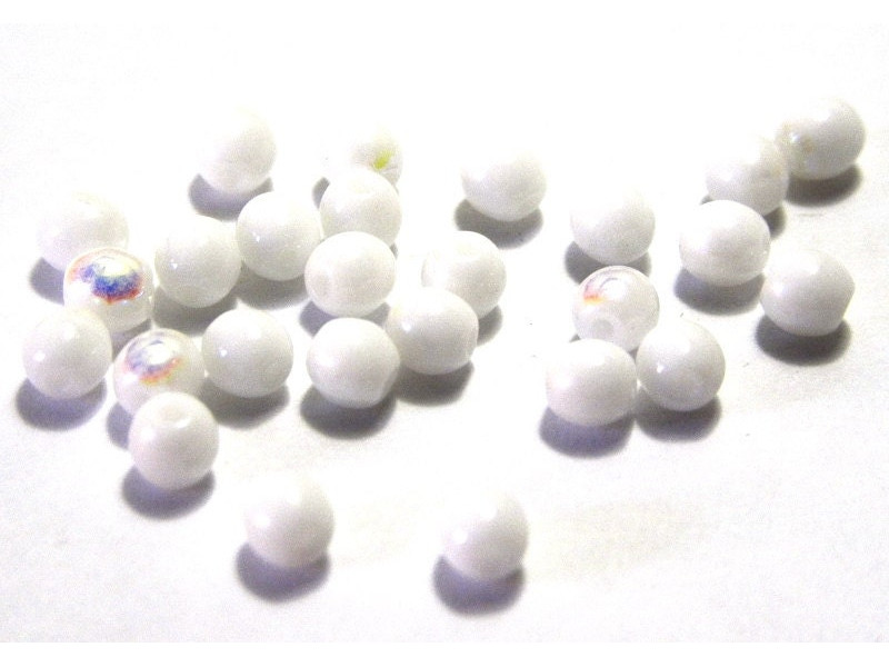 Runde tschechische Glasperlen, böhmische gepresste Glasperlen - 4 mm - Weiß AB